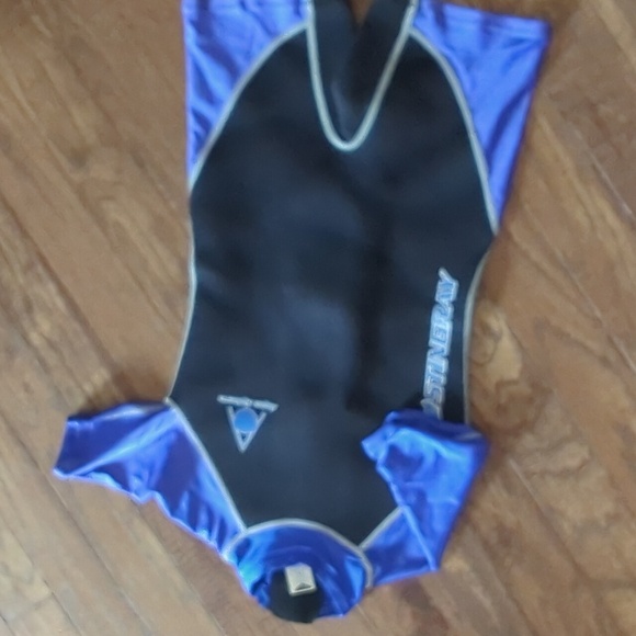 Youth Aqusphere Stingray Shorty Wetsuit, Size L, Color Black/Blue/ purple, - Picture 2 of 6